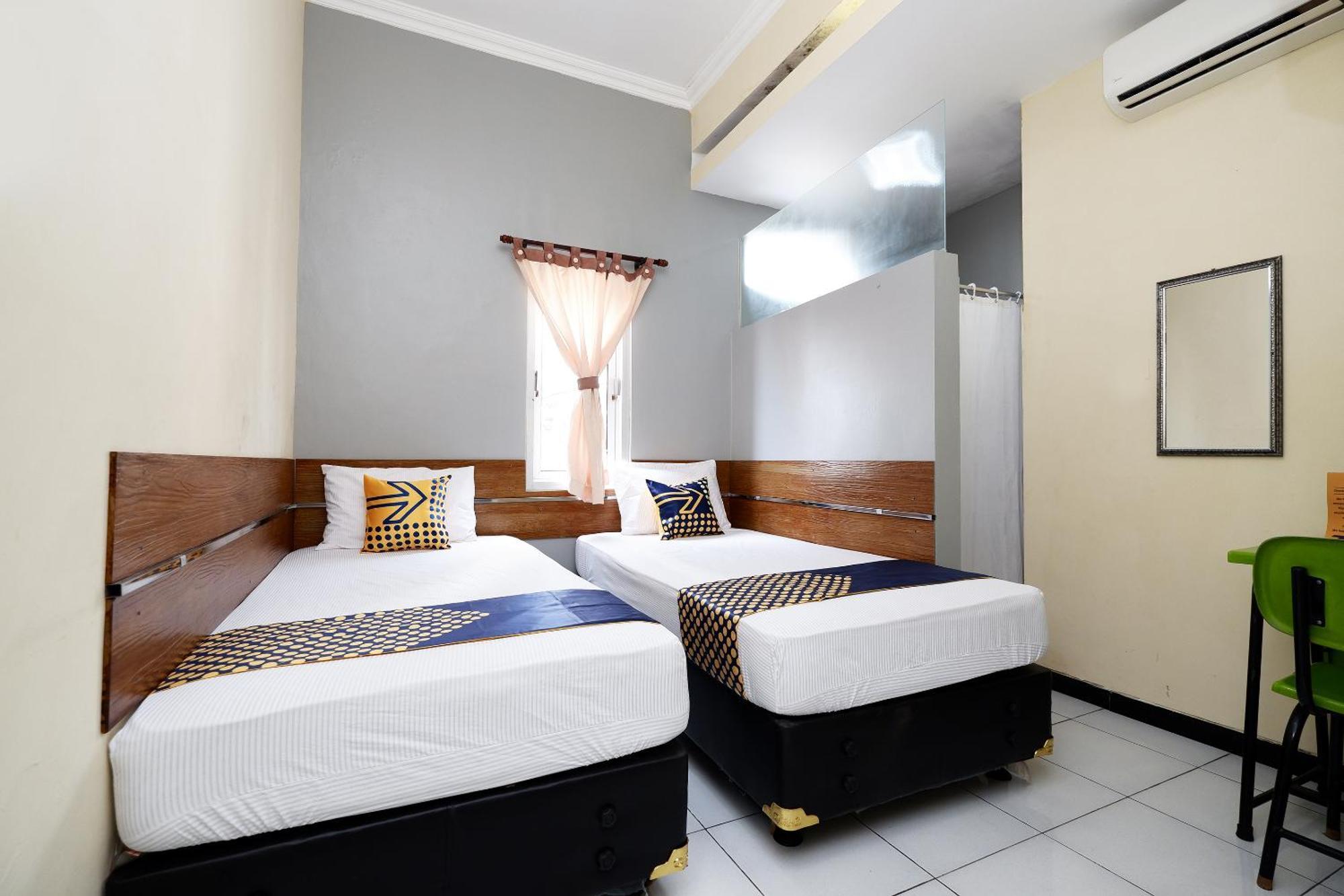 Super Oyo 2209 Solo Point Guest House Syariah Cameră foto